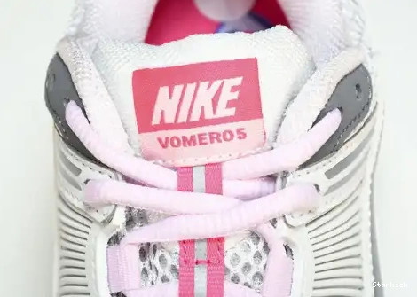Nike 5 Pack White FN3695-001 Pink Vomero Zoom 520 0531
